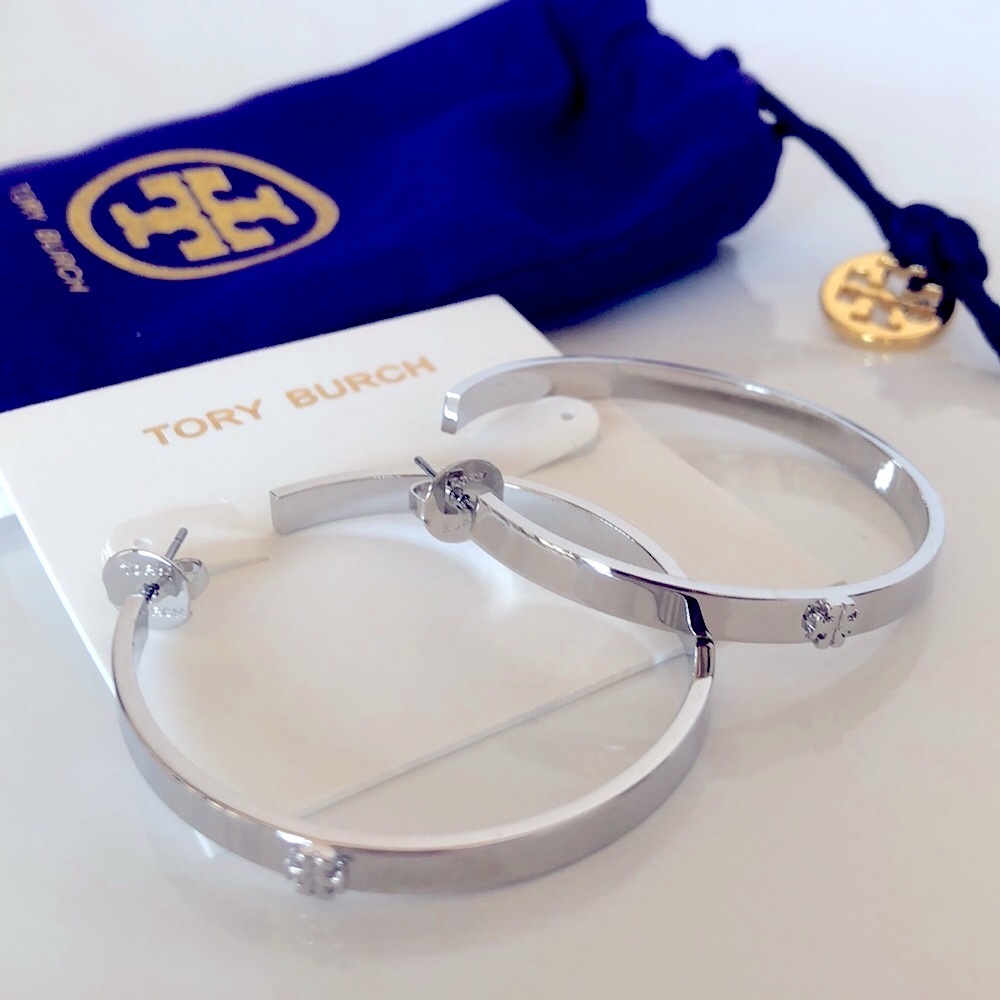 ❌PRICE DROP❌BNWT TORI BURCH KIRA CUT OUT LOGO SILVER HOOP EARRINGS.